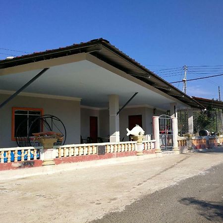 Homestay Koperasi Surau Alfalah Semporna Exterior foto